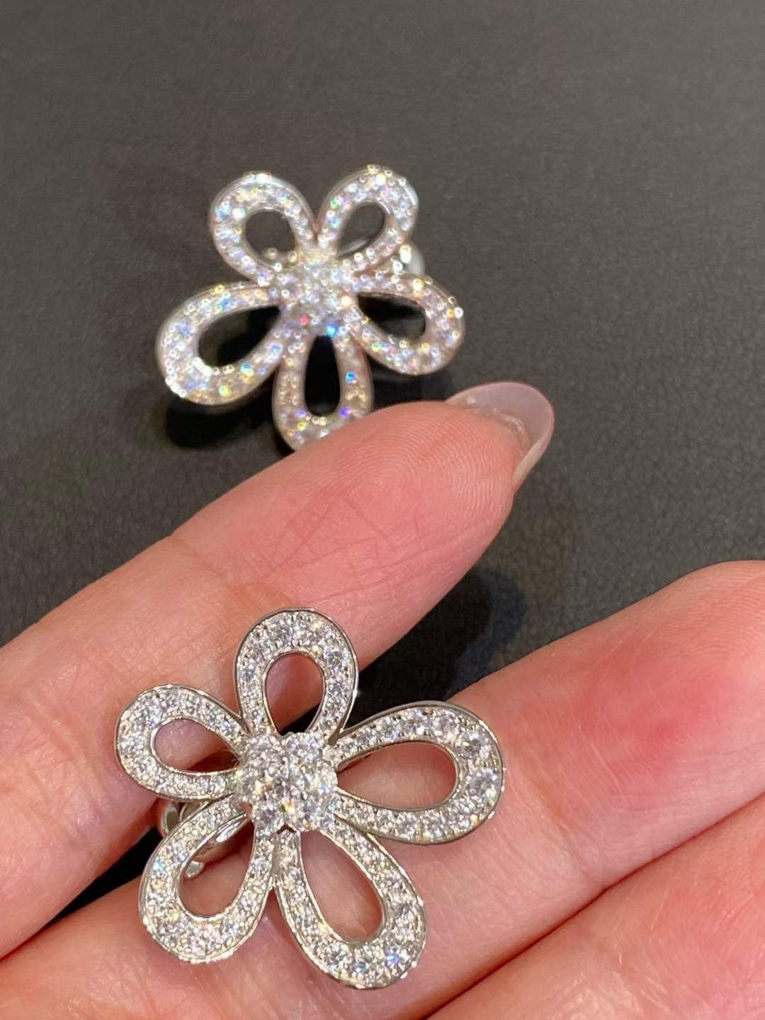 [⭐Novea]FLOWERLACE EARRINGS FULL DIAMONDS