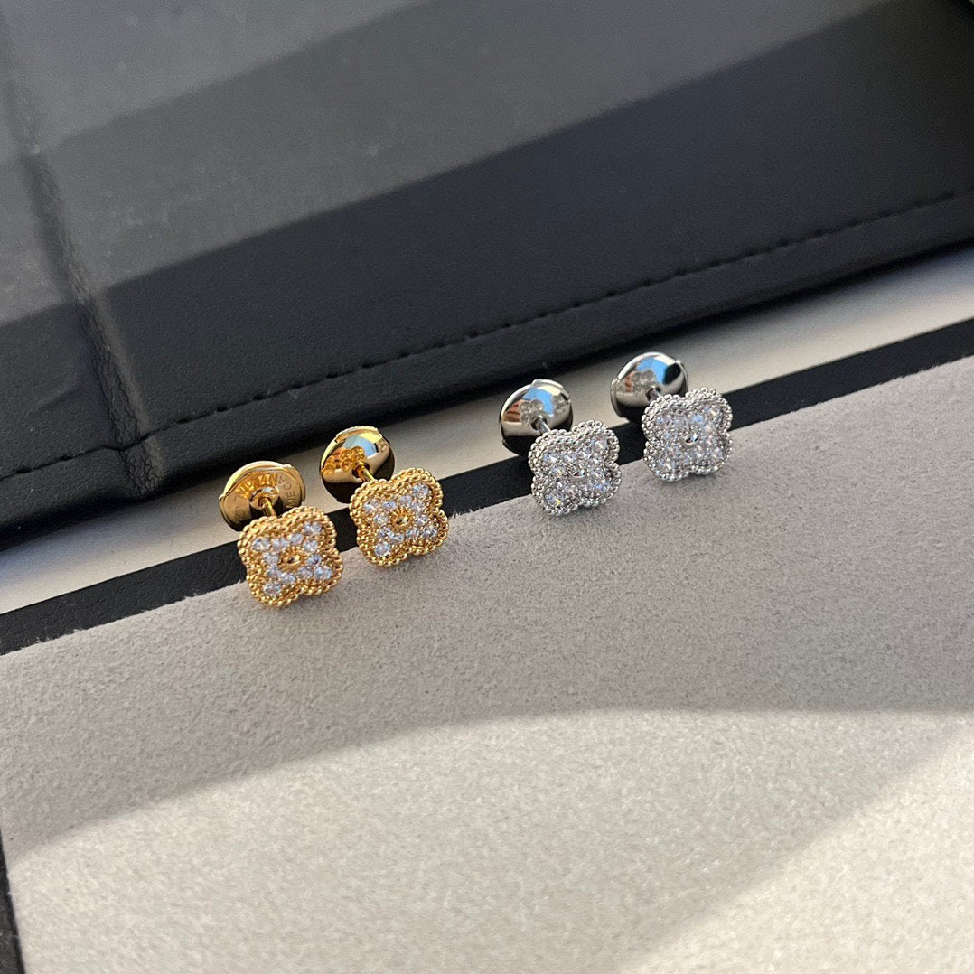 [⭐Novea]CLOVER MINI DIAMOND STUD EARRINGS