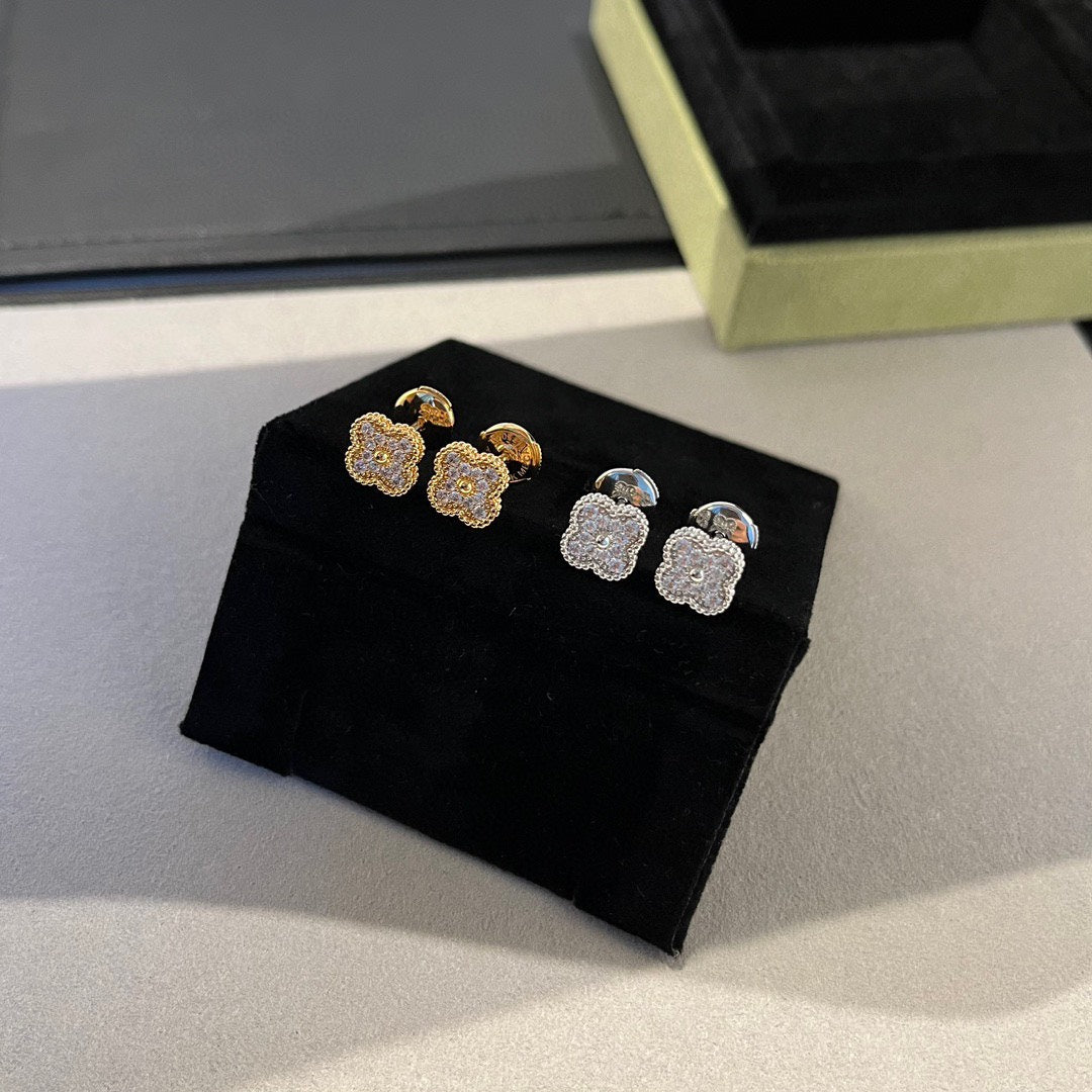 [⭐Novea]CLOVER MINI DIAMOND STUD EARRINGS