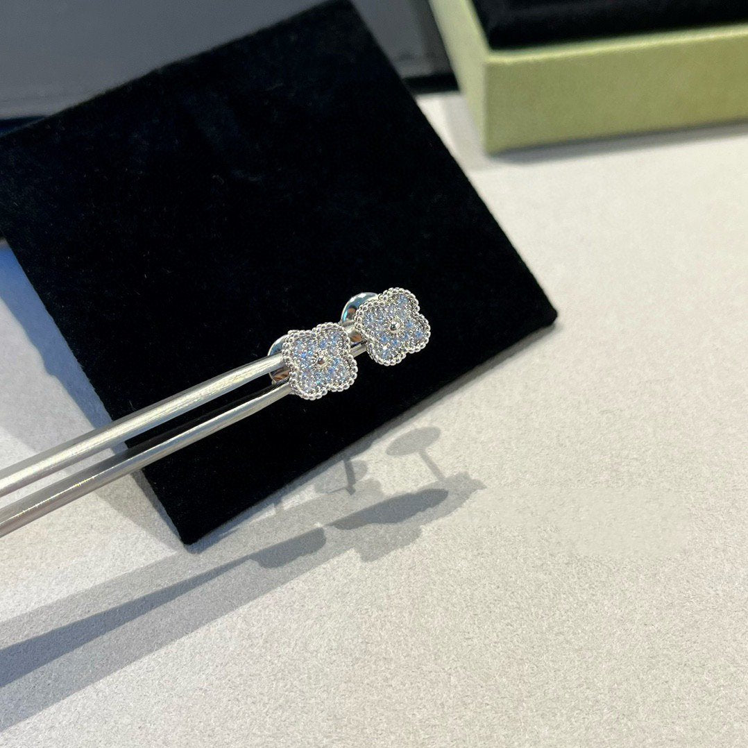 [⭐Novea]CLOVER MINI DIAMOND STUD EARRINGS